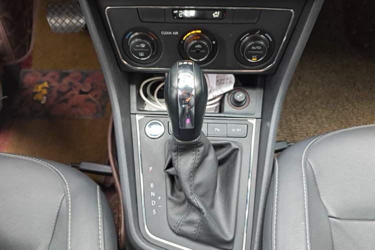 Used Volkswagen Lavida 2017 230TSI DSG Comfort Edition Gear Lever