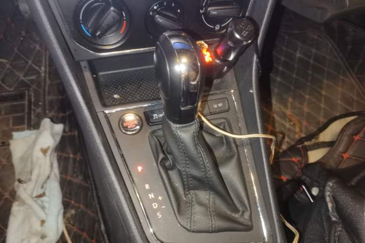 Used Volkswagen Lavida 2017 1.6L Automatic Comfort Edition Gear Lever