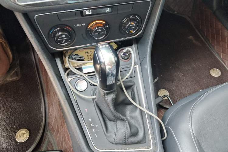 Used Volkswagen Lavida 2017 230TSI DSG Comfort Edition Gear Lever