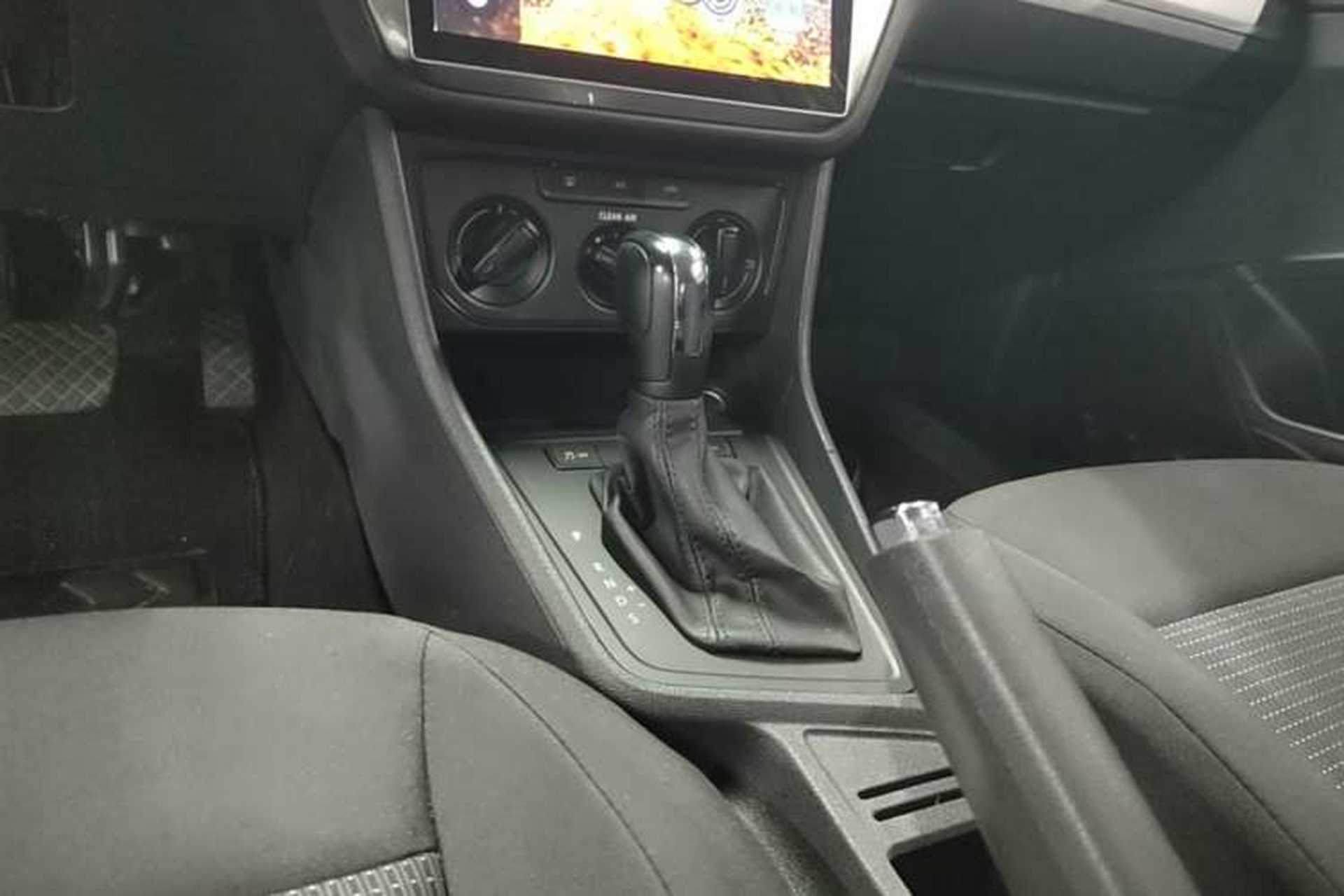Used Volkswagen Lavida 2017 1.6L Automatic Fashion Edition Gear Lever