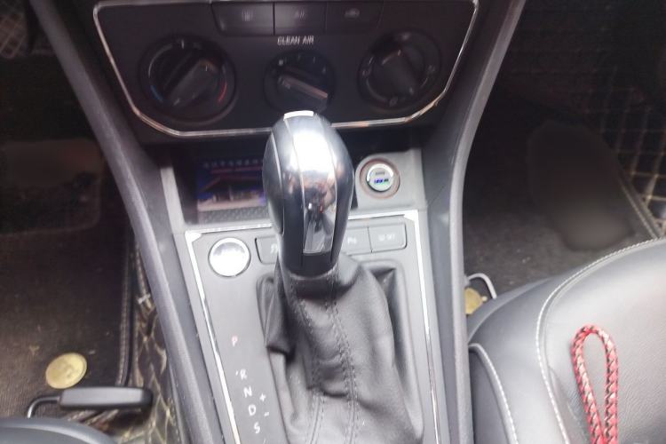 Used Volkswagen Lavida 2017 1.6L Automatic Comfort Edition Gear Lever