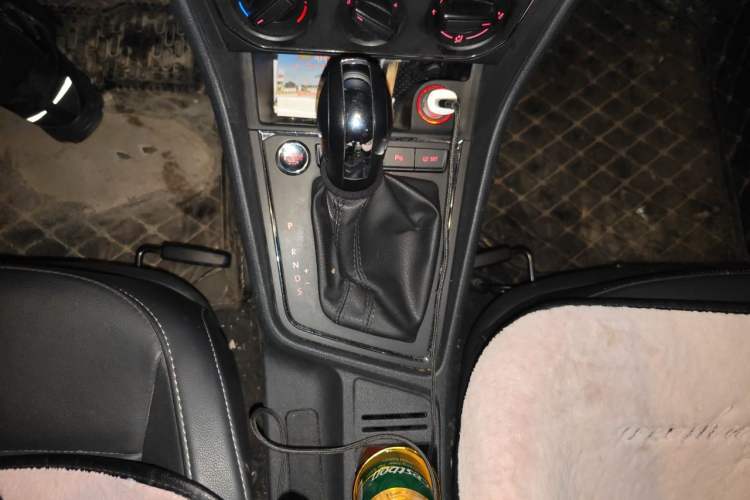 Used Volkswagen Lavida 2017 1.6L Automatic Comfort Edition Gear Lever