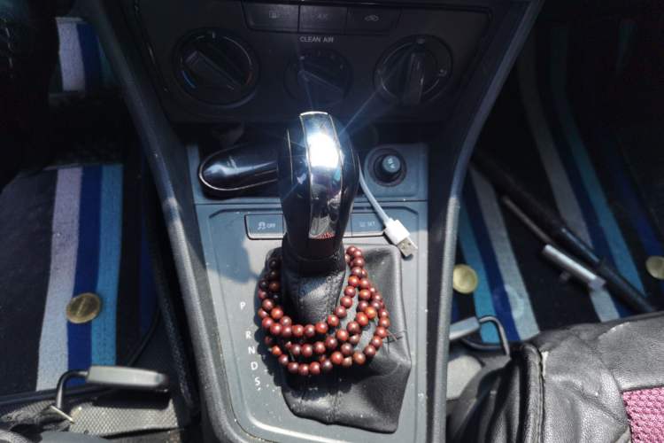 Used Volkswagen Lavida 2017 1.6L Automatic Fashion Edition Gear Lever