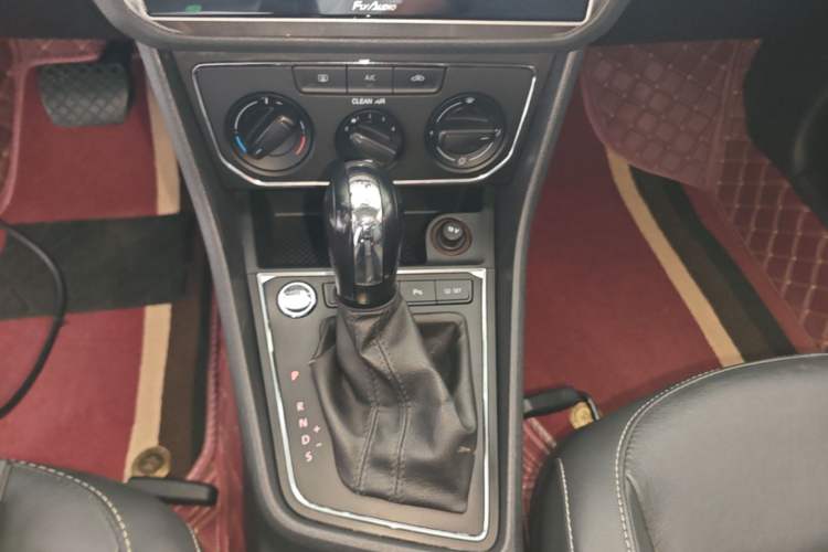 Used Volkswagen Lavida 2017 1.6L Automatic Comfort Edition Gear Lever