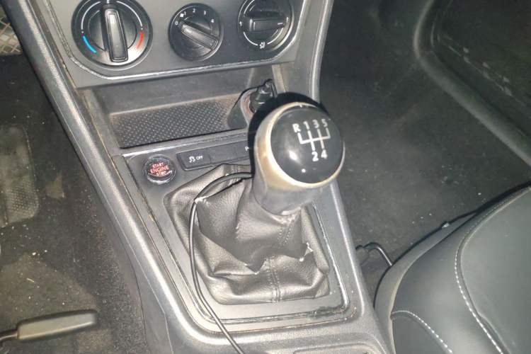 Used Volkswagen Lavida 2017 1.6L Manual Comfort Edition Gear Lever