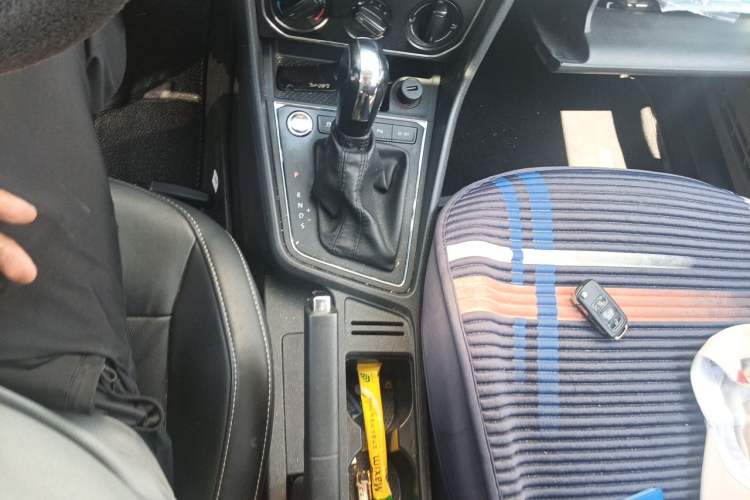 Used Volkswagen Lavida 2017 1.6L Automatic Comfort Edition Gear Lever