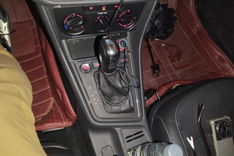 Used Volkswagen Lavida 2017 1.6L Automatic Comfort Edition Gear Lever