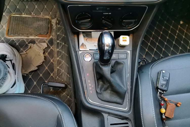 Used Volkswagen Lavida 2017 1.6L Automatic Comfort Edition Gear Lever