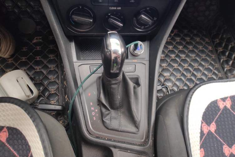 Used Volkswagen Lavida 2017 1.6L Automatic Fashion Edition Gear Lever