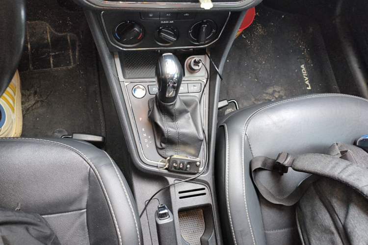Used Volkswagen Lavida 2017 1.6L Automatic Comfort Edition Gear Lever