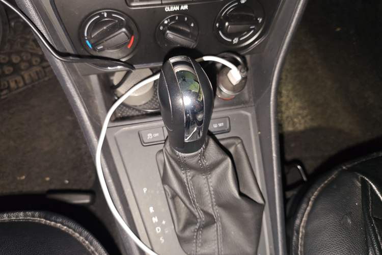 Used Volkswagen Lavida 2017 1.6L Automatic Fashion Edition Gear Lever