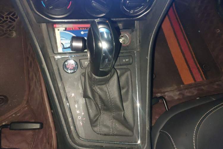 Used Volkswagen Lavida 2017 1.6L Automatic Comfort Edition Gear Lever