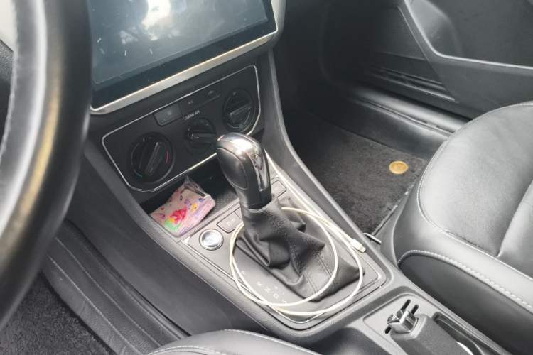Used Volkswagen Lavida 2017 1.6L Automatic Comfort Edition Gear Lever