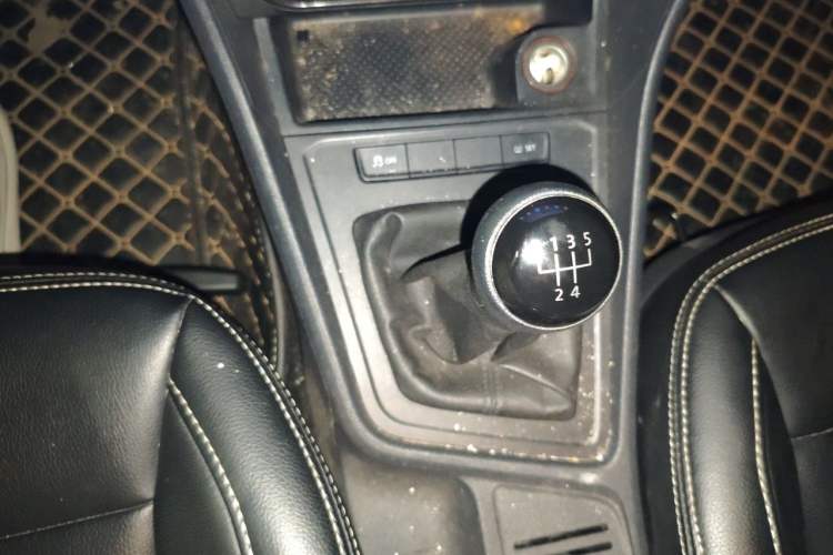 Used Volkswagen Lavida 2017 1.6L Manual Fashion Edition Gear Lever