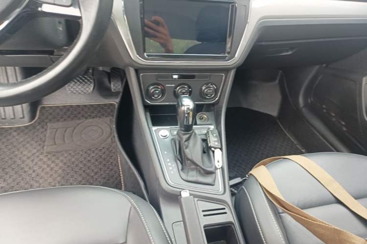 Used Volkswagen Lavida 2017 230TSI DSG Comfort Edition Gear Lever