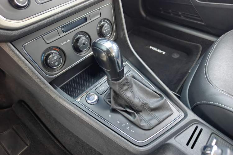 Used Volkswagen Lavida 2017 230TSI DSG Comfort Edition Gear Lever