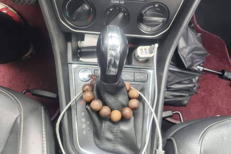 Used Volkswagen Lavida 2017 1.6L Automatic Comfort Edition Gear Lever