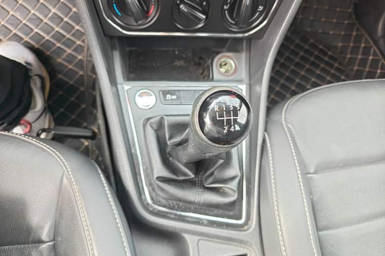 Used Volkswagen Lavida 2017 1.6L Manual Comfort Edition Gear Lever