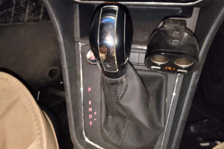 Used Volkswagen Lavida 2017 1.6L Automatic Comfort Edition Gear Lever