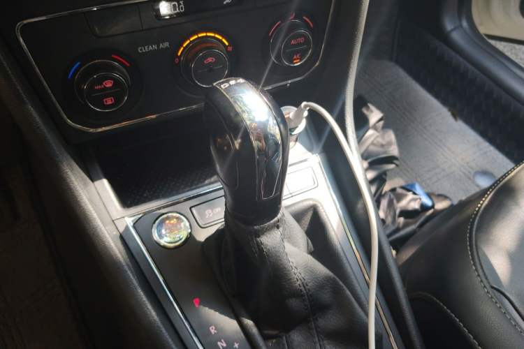 Used Volkswagen Lavida 2017 230TSI DSG Comfort Edition Gear Lever