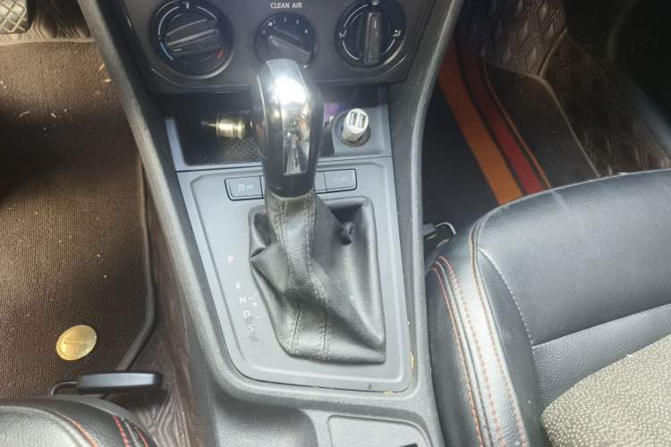 Used Volkswagen Lavida 2017 1.6L Automatic Fashion Edition Gear Lever