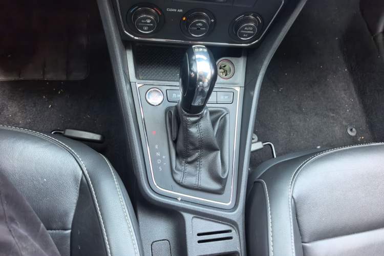 Used Volkswagen Lavida 2017 230TSI DSG Comfort Edition Gear Lever