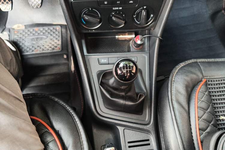 Used Volkswagen Lavida 2017 1.6L Manual Fashion Edition Gear Lever