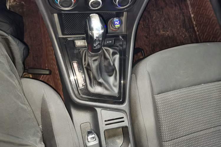 Used Volkswagen Lavida 2017 1.6L Automatic Fashion Edition Gear Lever