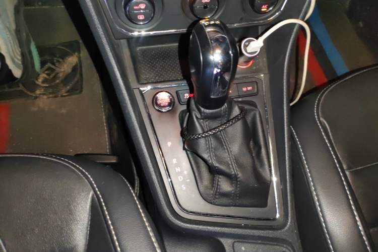 Used Volkswagen Lavida 2017 230TSI DSG Comfort Edition Gear Lever