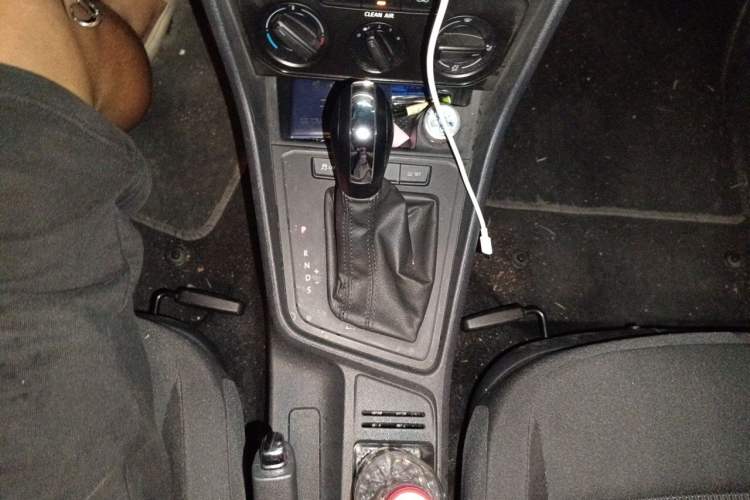 Used Volkswagen Lavida 2017 1.6L Automatic Fashion Edition Gear Lever