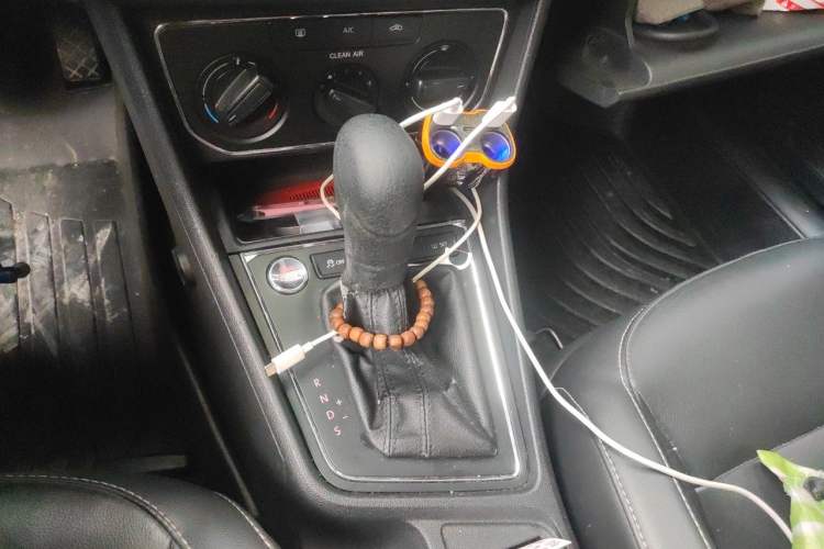 Used Volkswagen Lavida 2017 1.6L Automatic Comfort Edition Gear Lever