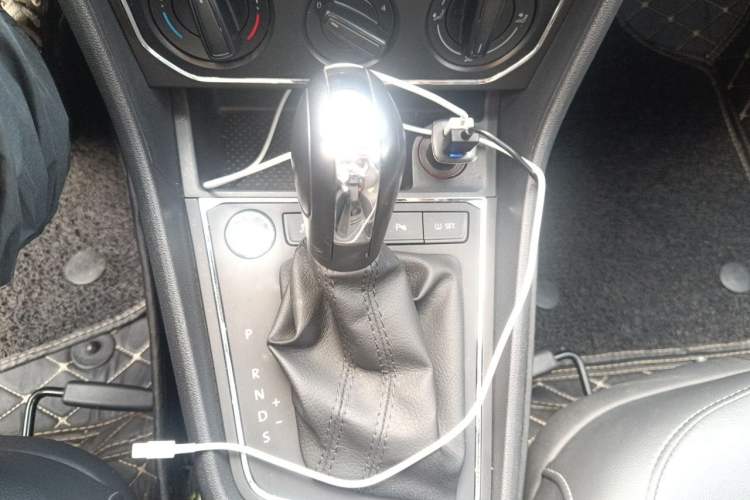 Used Volkswagen Lavida 2017 1.6L Automatic Comfort Edition Gear Lever