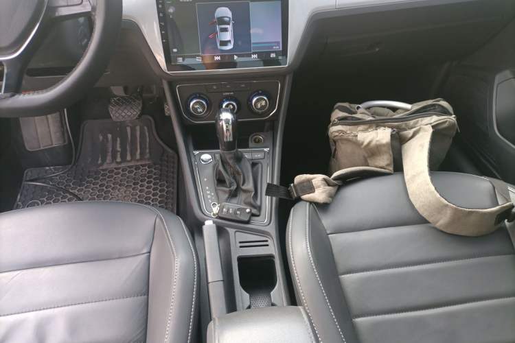 Used Volkswagen Lavida 2017 1.6L Automatic Comfort Edition Gear Lever