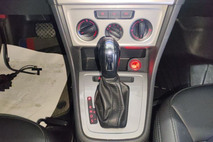 Used Volkswagen Lavida 2017 1.6L Automatic Comfort Edition Gear Lever