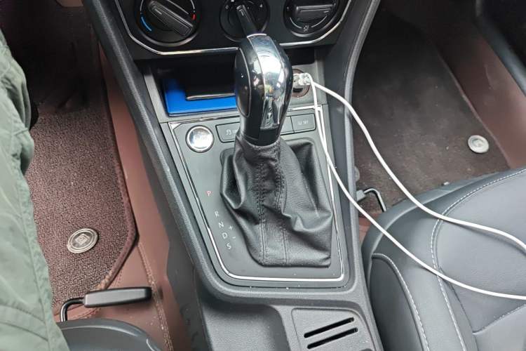 Used Volkswagen Lavida 2017 1.6L Automatic Comfort Edition Gear Lever