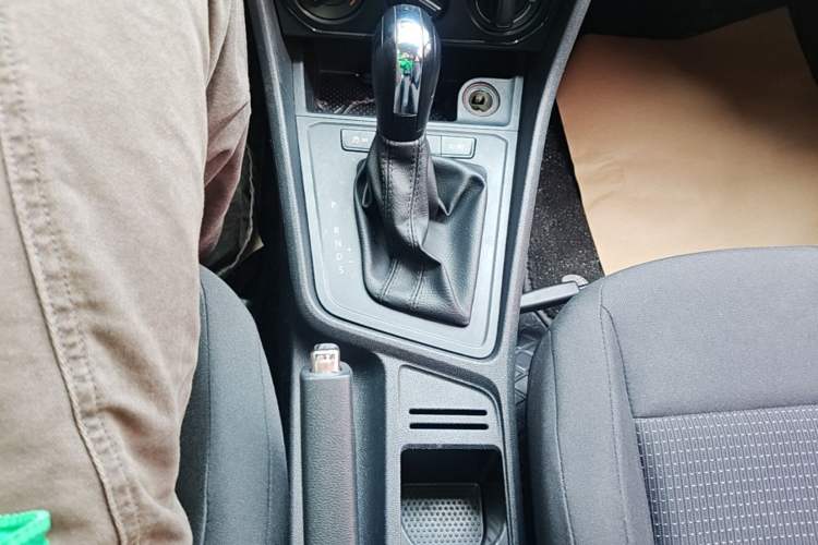 Used Volkswagen Lavida 2017 1.6L Automatic Fashion Edition Gear Lever