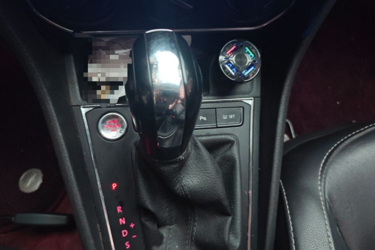 Used Volkswagen Lavida 2017 1.6L Automatic Comfort Edition Gear Lever