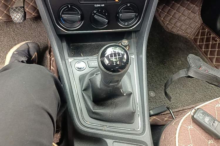 Used Volkswagen Lavida 2017 1.6L Manual Comfort Edition Gear Lever