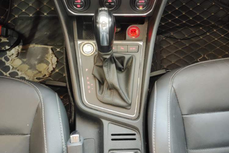 Used Volkswagen Lavida 2017 230TSI DSG Comfort Edition Gear Lever