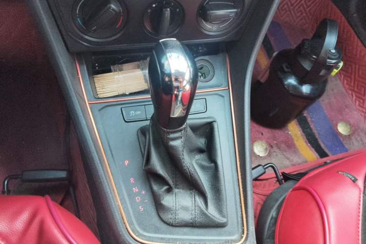 Used Volkswagen Lavida 2017 1.6L Automatic Fashion Edition Gear Lever