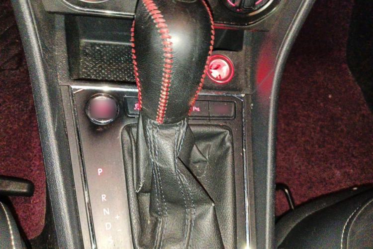 Used Volkswagen Lavida 2017 1.6L Automatic Comfort Edition Gear Lever