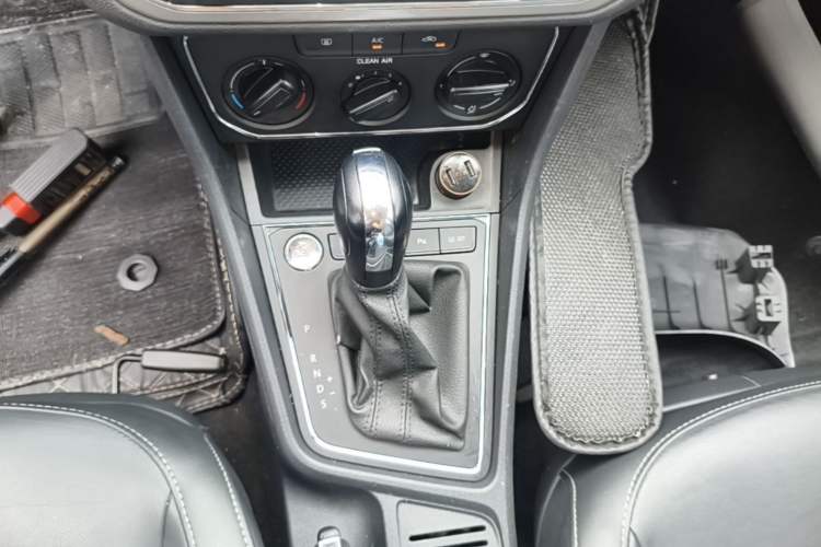 Used Volkswagen Lavida 2017 1.6L Automatic Comfort Edition Gear Lever