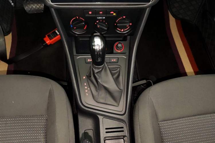 Used Volkswagen Lavida 2017 1.6L Automatic Fashion Edition Gear Lever