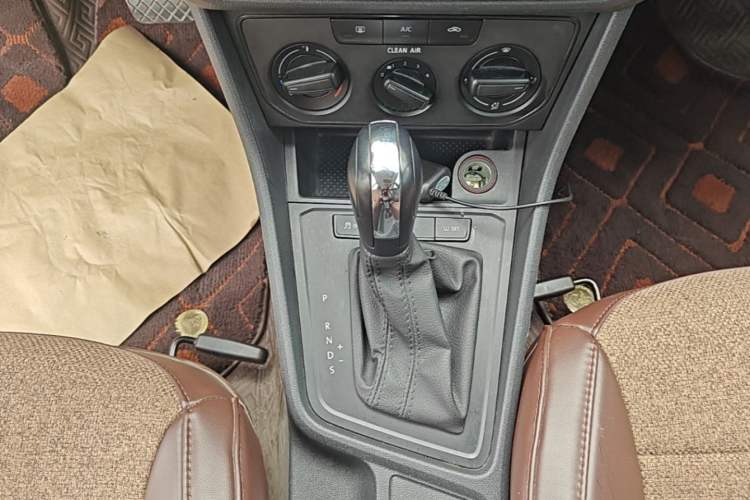 Used Volkswagen Lavida 2017 1.6L Automatic Fashion Edition Gear Lever
