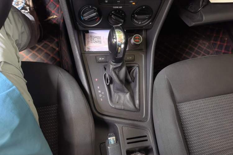 Used Volkswagen Lavida 2017 1.6L Automatic Fashion Edition Gear Lever