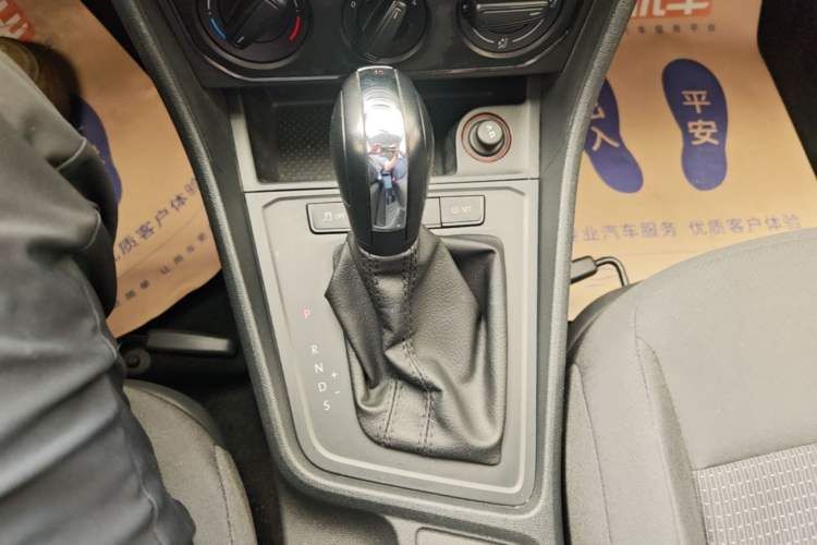 Used Volkswagen Lavida 2017 1.6L Automatic Fashion Edition Gear Lever