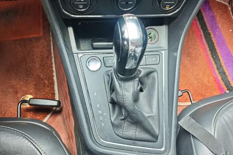 Used Volkswagen Lavida 2017 230TSI DSG Comfort Edition Gear Lever