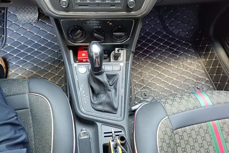 Used Volkswagen Lavida 2017 1.6L Automatic Comfort Edition Gear Lever