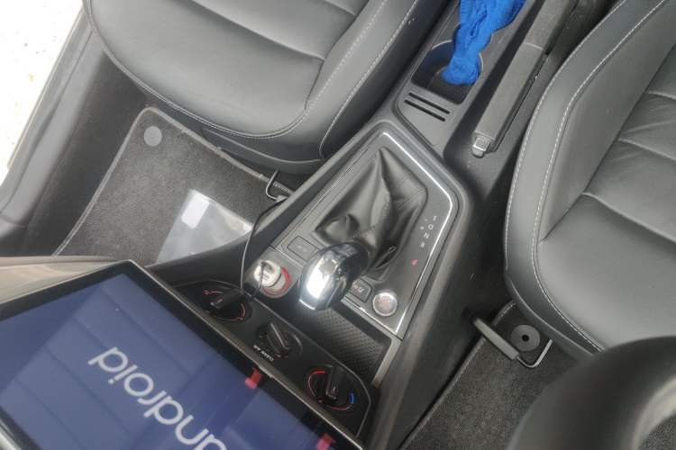 Used Volkswagen Lavida 2017 1.6L Automatic Comfort Edition Gear Lever