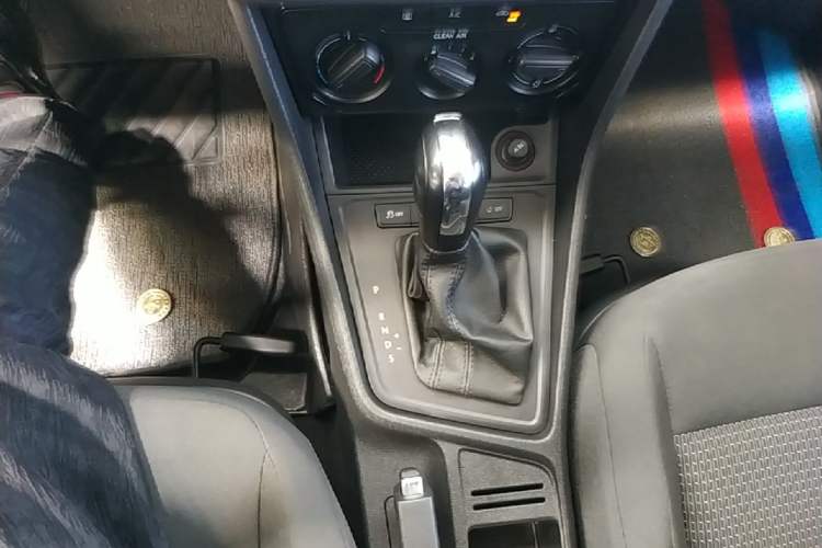 Used Volkswagen Lavida 2017 1.6L Automatic Fashion Edition Gear Lever